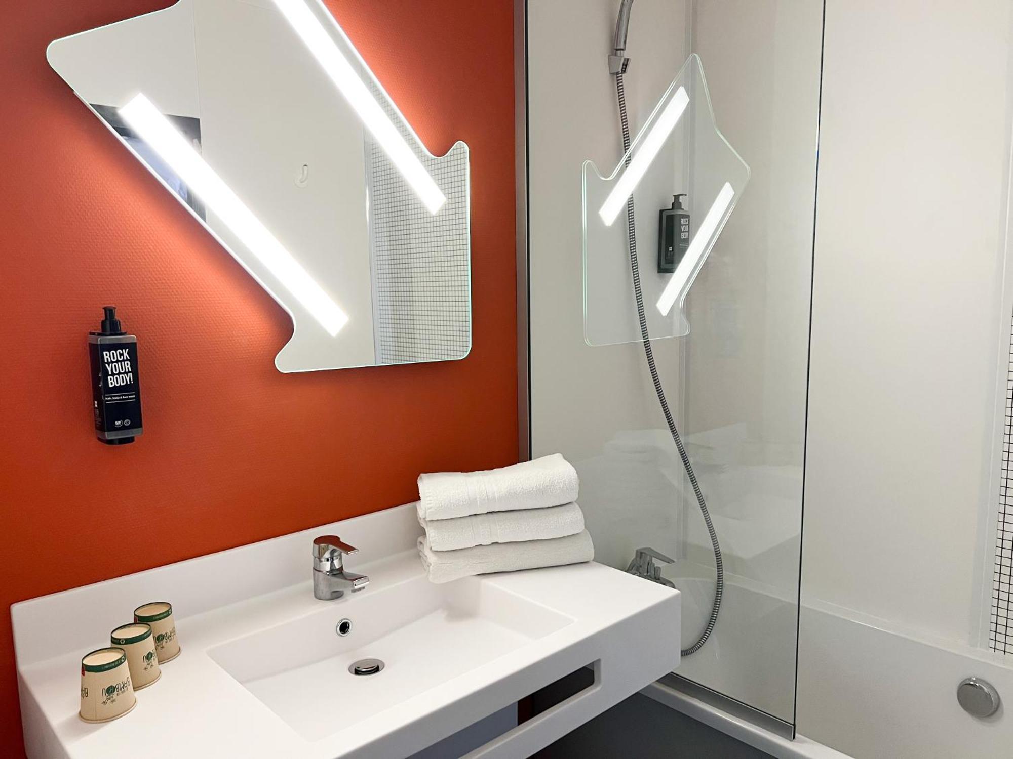 Ibis Budget Saint Christol Les Ales ภายนอก รูปภาพ