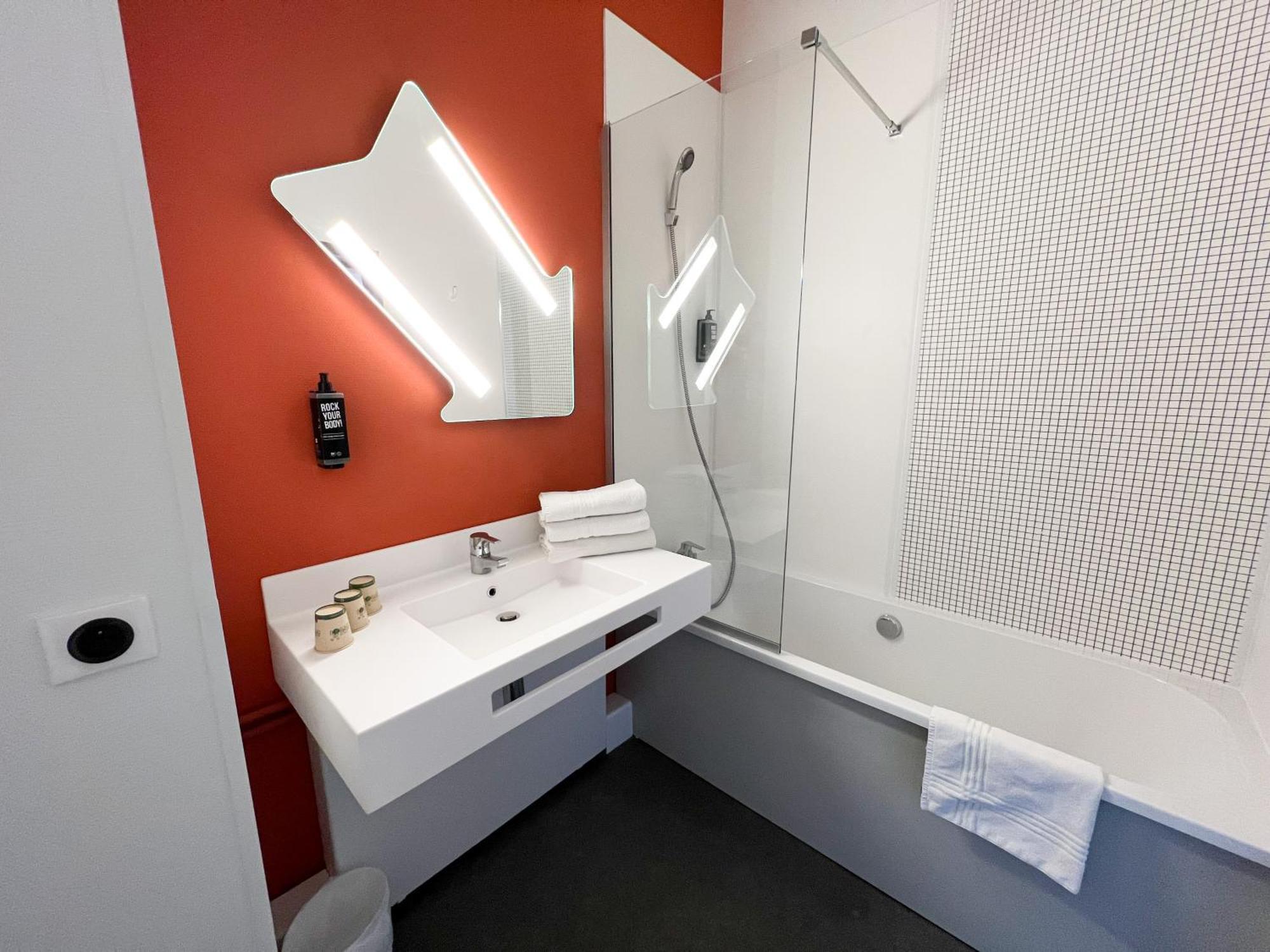 Ibis Budget Saint Christol Les Ales ภายนอก รูปภาพ