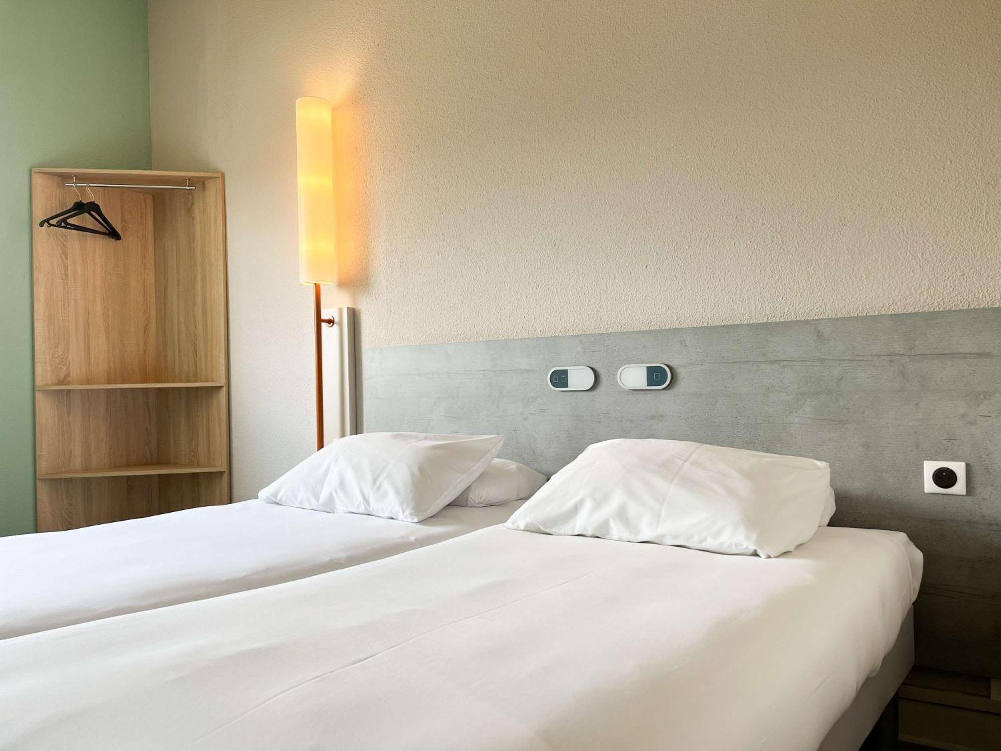 Ibis Budget Saint Christol Les Ales ภายนอก รูปภาพ